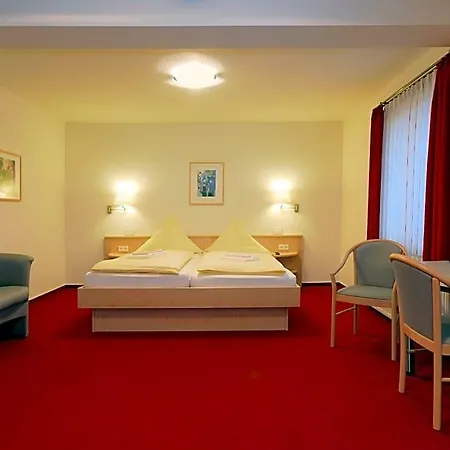 Отель Am Schlossberg 3*